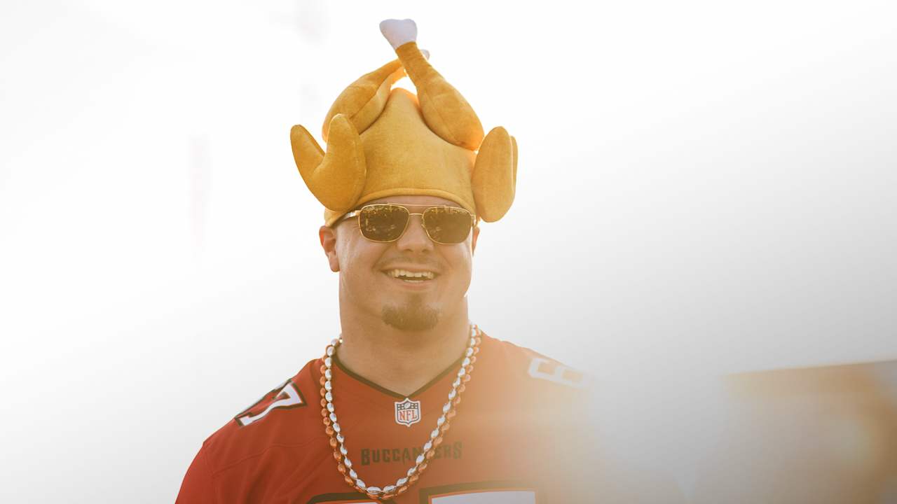 Bucs Offensive Line to Feed Over 1,000 Families at Annual 'Turkey Time with the O