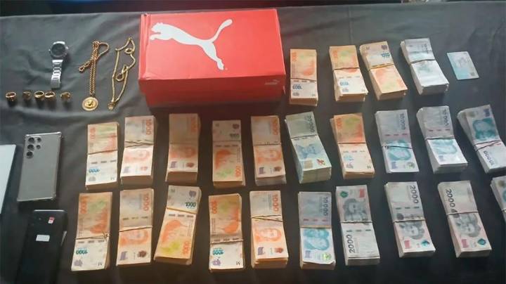 Detienen a dos jóvenes en Córdoba con una gran suma de dinero que no pudieron justificar