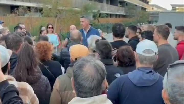 Albiol negocia la marcha de unos ocupas que habían allanado un piso en el barrio de la Mora