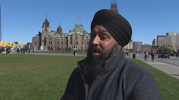 Ontario police drop gun charges against Sikh activist