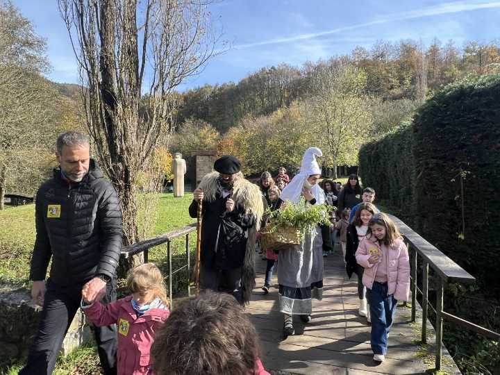 Olentzeroren astoak zapata galdu du...