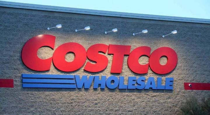 ATENCIÓN, compradores de Costco: cadena es demandada por supuesta publicidad engañosa de su tequila Kirkland