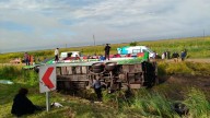 Al menos dos muertos al volcar un micro sobre Ruta 2, cerca de Mar Chiquita