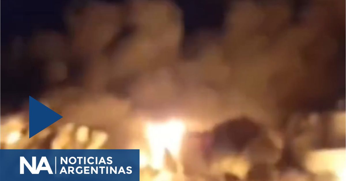 Video de un bombero en medio de la explosión en Ezeiza: “Arde plástico y gasoil; hay cuatro líneas de ataque”