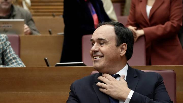 Pérez Llorca, investido president de la Generalitat Valenciana con el apoyo Vox