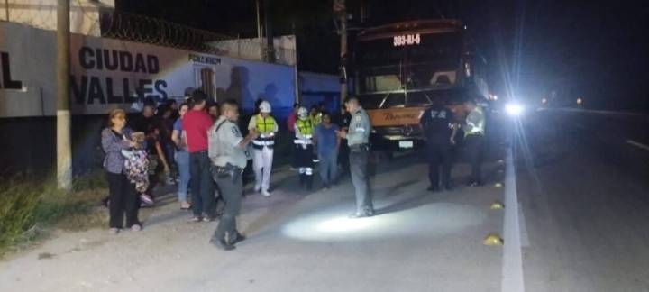 Asaltan autobús turístico entre Ciudad Valles y Tamazunchale