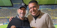 ‘El Buki’ visita la cancha de Boca Juniors y Riquelme lo recibe con la camiseta xeneize: “Usted es el ídolo de mi mamá”
