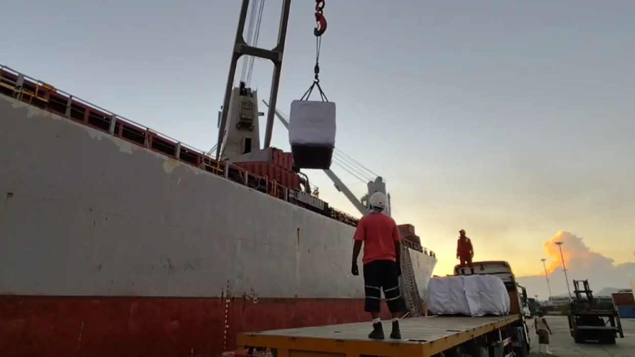 Arriba a Cuba tercer buque solidario venezolano con cargamento de asistencia