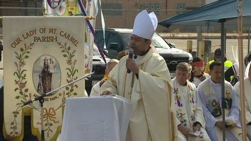 Faith leaders denied entry to Broadview U.S. Immigration and Customs Enforcement facility to offer detainees Communion