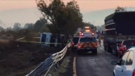 Siete muertos tras volcadura de autobús turístico en la carretera Morelia