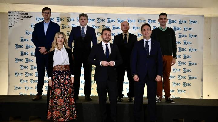 ESIC entrega los Premios Aster y celebra la graduación de 112 alumnos