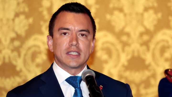 El presidente de Ecuador cambia a seis ministros en un intento de oxigenar su Gobierno tras la derrota en su referéndum