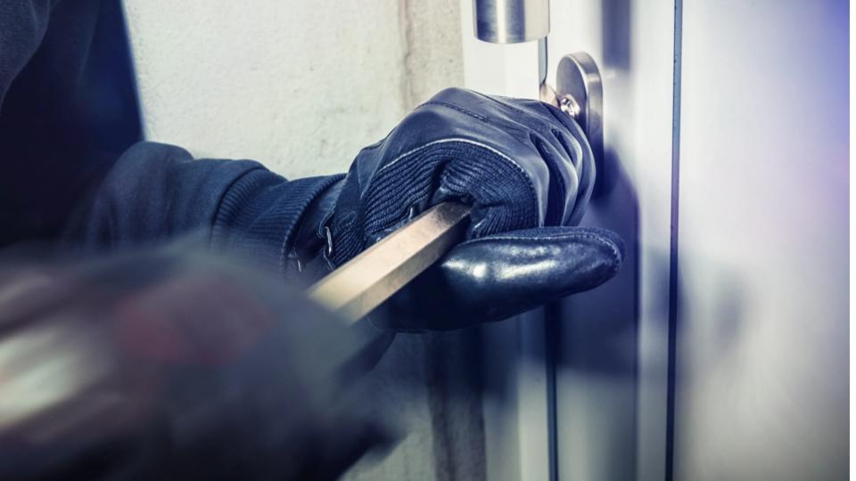 Burglars Loot 18 tulas of gold, 30 tulas of silver and cash in Siddipet