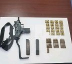 Detenidos tres venezolanos por tener Mini-Uzi y municiones en su apartamento en Trinidad