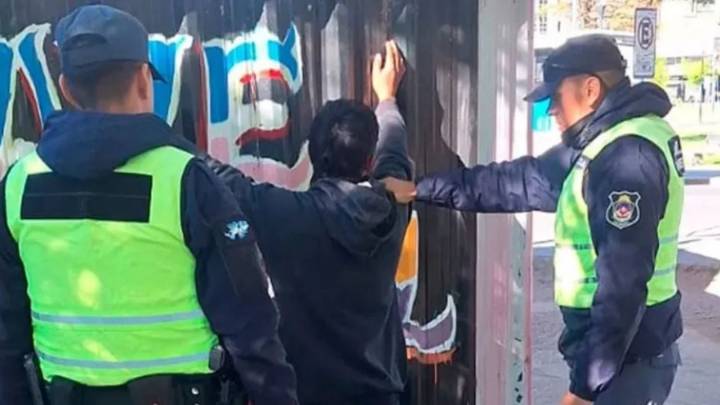 San Martín de los Andes: imputan por tentativa de homicidio a un hombre tras un ataque con botella rota