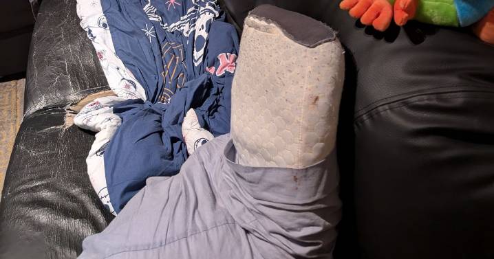 'I work 13-hour NHS nurse shifts and have to sleep on the settee - I still can't get a council house'