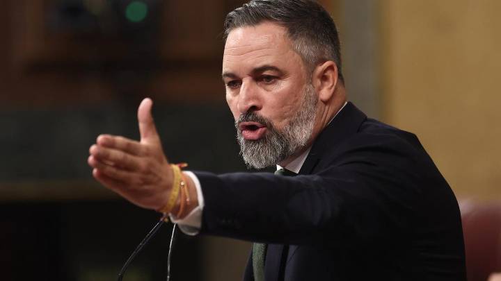 La estrategia de Abascal con Sánchez: usar al PP como blanco habitual en su ofensiva contra el PSOE