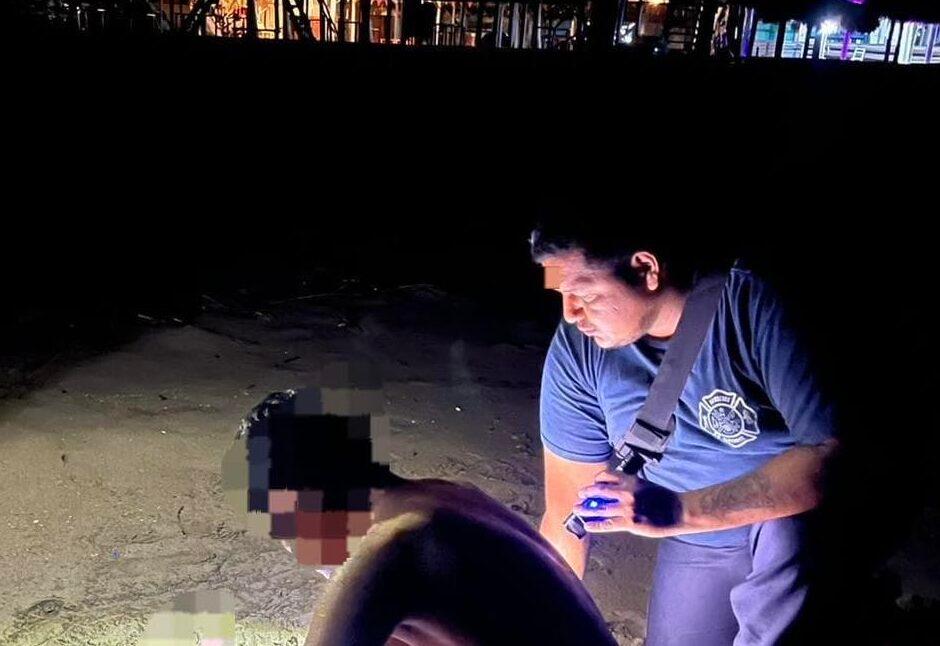Guardavidas Estatales rescatan a dos hombres en playa Borrego en San Blas