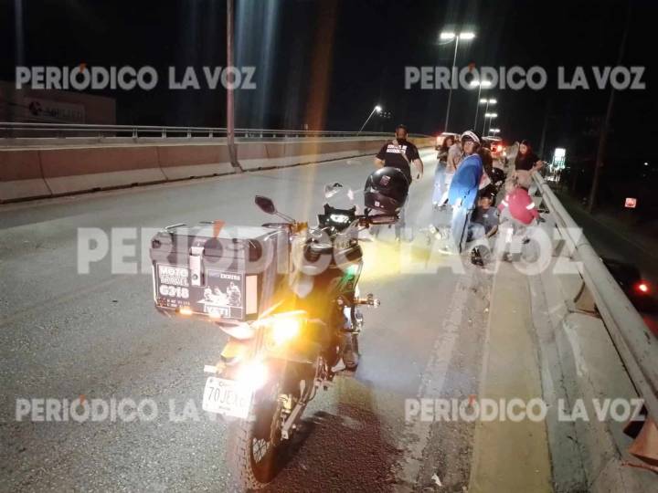 Conductor escapa tras atropellar a joven motociclista en Monclova