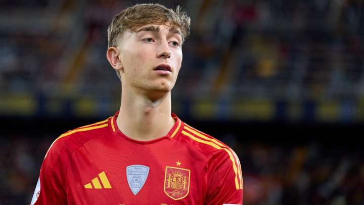 Huijsen abandona la concentración de la selección española tras confirmarse su lesión