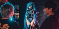 Crean un PC gamer de dos metros de alto inspirado en Hatsune Miku