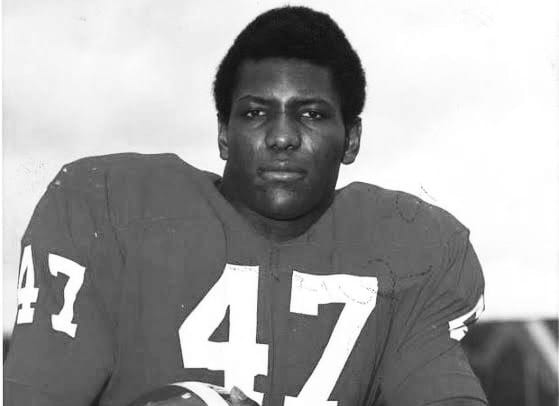 “RIP”: Prayers Pour In As Alabama Football Legend Dies Receiving Hospice Care All time Alabama legend dies at the age of 71 as the entire CFB fraternity and the Crimson Tide fans share their wishes. S