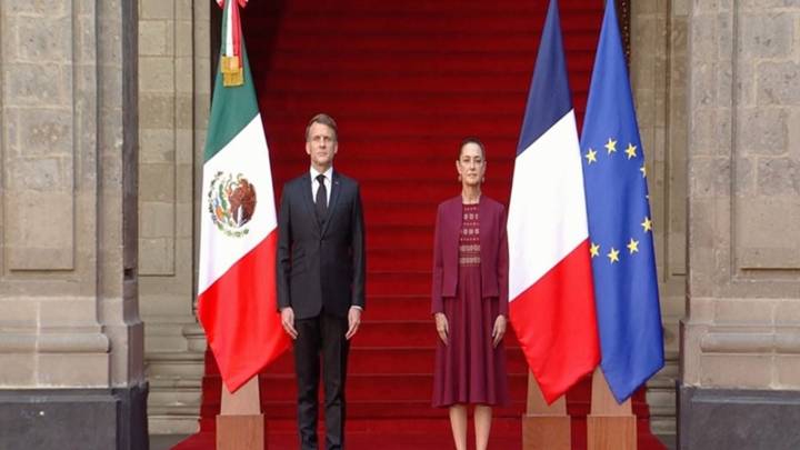 Claudia Sheinbaum recibe a Emmanuel Macron en Palacio Nacional; sostienen reunión en privado