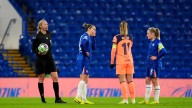 Apagón en Stamford Bridge en el partido del Barça de la Champions femenina: el duelo estuvo parado varios minutos