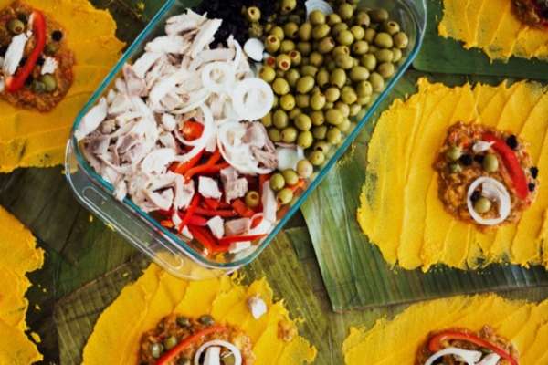 Reportaje sobre la búsqueda de ofertas por parte de venezolanos para su comida navideña