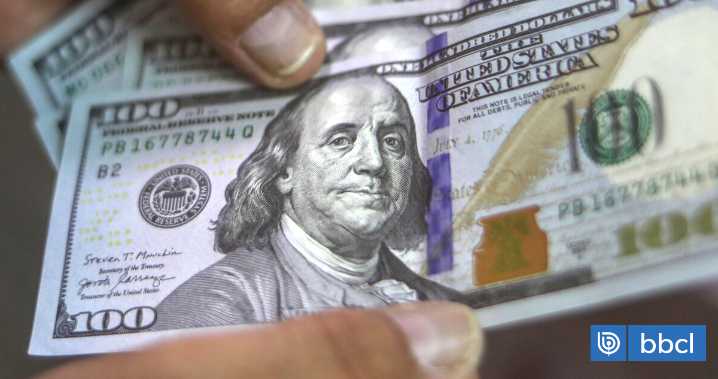 Con un mercado expectante: el dólar ronda los $930 en la previa a las presidenciales en Chile