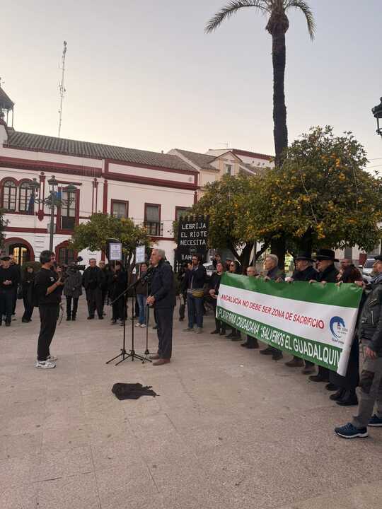 Chipiona participa en Lebrija en la defensa del Guadalquivir frente a los vertidos mineros