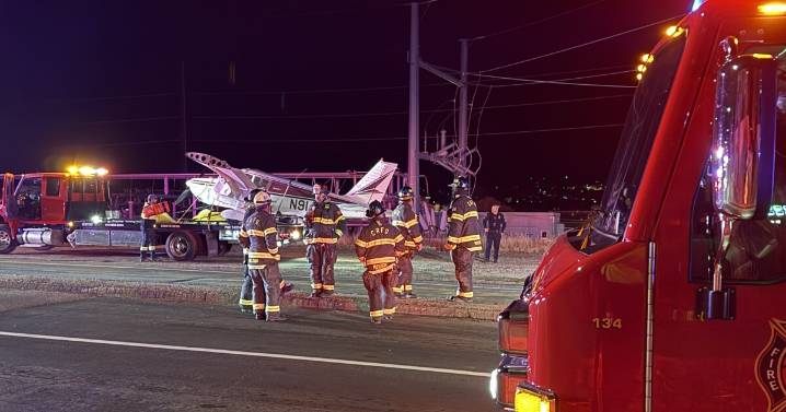 Small plane crashes in Castle Rock, temporarily shutting down traffic north of Cedar Hill Cemetery