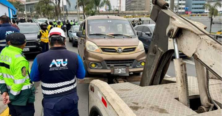 Golpe al transporte informal: Cerca de 900 vehículos enviados al depósito en primer mes de estado de emergencia