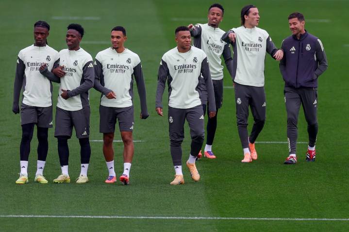 Real Madrid - Valencia en directo | El Madrid busca ser aún más líder ante un Valencia en situación delicada