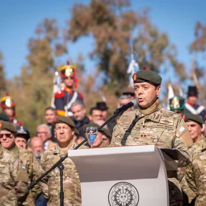 Presti planea una renovación en la cúpula de las Fuerzas Armadas y pasarían a retiro oficiales de alto rango