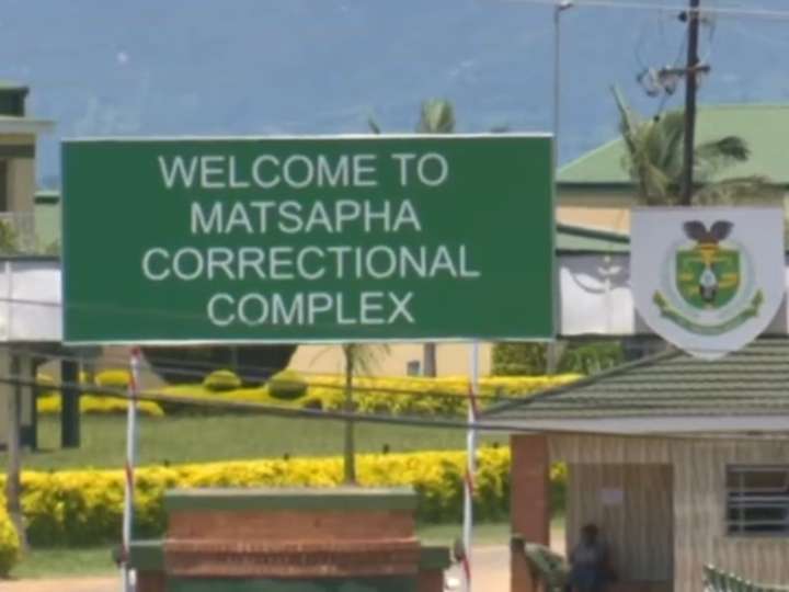 La siniestra cárcel africana donde van los deportados de Estados Unidos: "Es como una jungla"