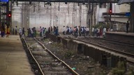 Crack in railway track between Vikhroli and Matunga disrupts local train schedule; Passengers in distress