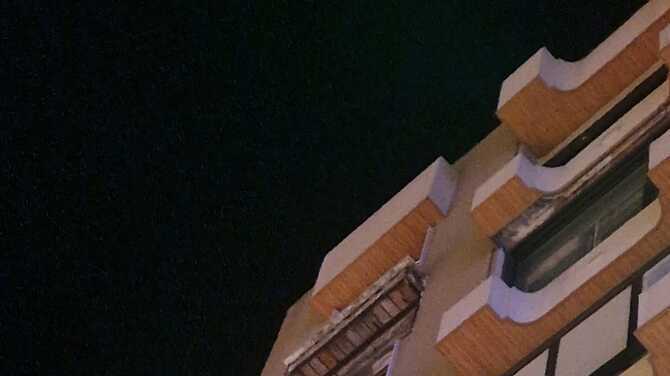 Susto en el centro de Algeciras con el desprendimiento de un balcón de un sexto piso