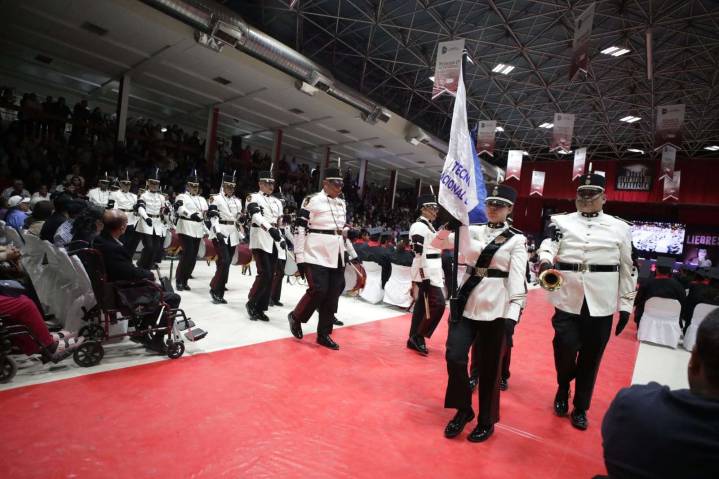 Encabeza Cruz ceremonia de graduación del Tecnológico