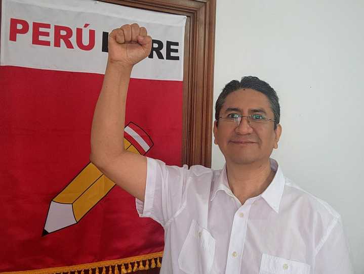 Vladimir Cerrón es inscrito como precandidato presidencial pese a estar prófugo