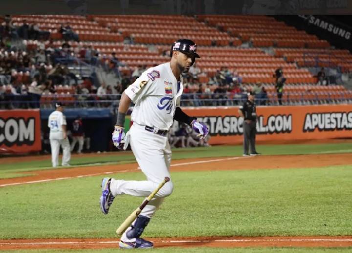 Tiburones cae en entradas extras ante Tigres pese a sólida actuación de Zac Grotz