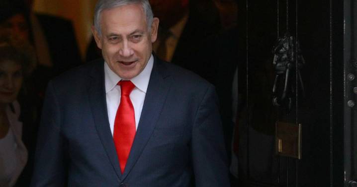 Benjamin Netanyahu submits request for pardon in corruption trial