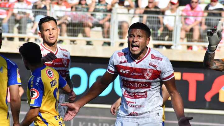 Tras agresión en cancha, jugador de Copiapó quedó con arraigo nacional y prohibición de acercarse a la víctima