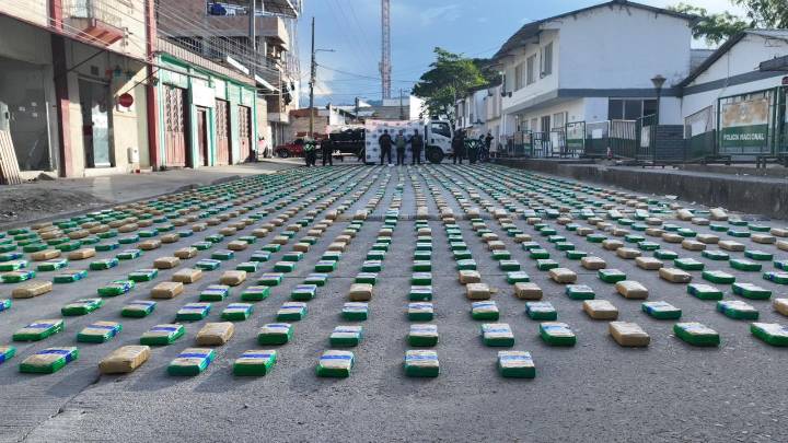 Incautan 1.400 kilos de marihuana en Isnos: operativo en vía Popayán