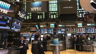 Wall Street en leve baja: el mercado espera del fin del shutdown, pero regresa el miedo por la burbuja de la inteligencia artificial