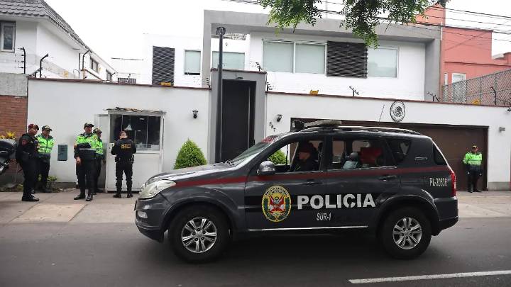 Presidente peruano, dispuesto a ingresar a embajada mexicana para capturar a exprimera ministra