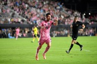 Con doblete y asistencia Leo Messi lidera goleada del Inter Miami sobre Nashville y califica a las semifinales de la MLS