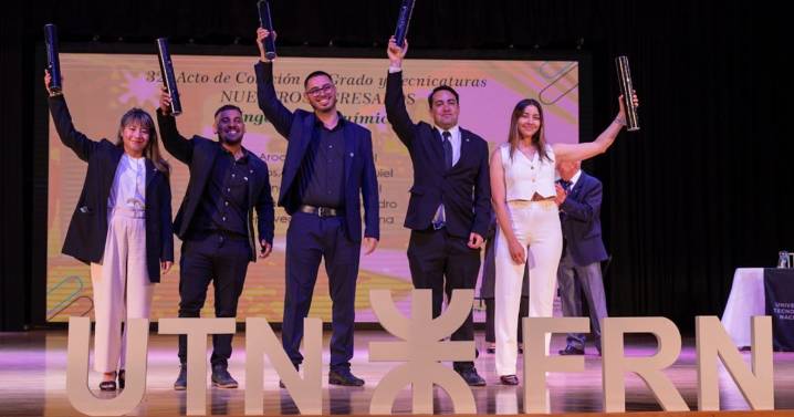 En su 40° aniversario, la UTN – FRN entregó los diplomas a los ingenieros y técnicos