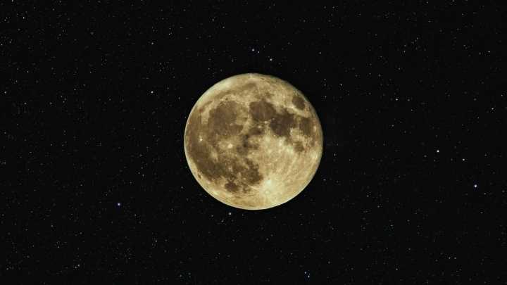 ¿Qué Son las 7 Hermanas? Significado y Nombres de las 'Acompañantes' de la Superluna Hoy