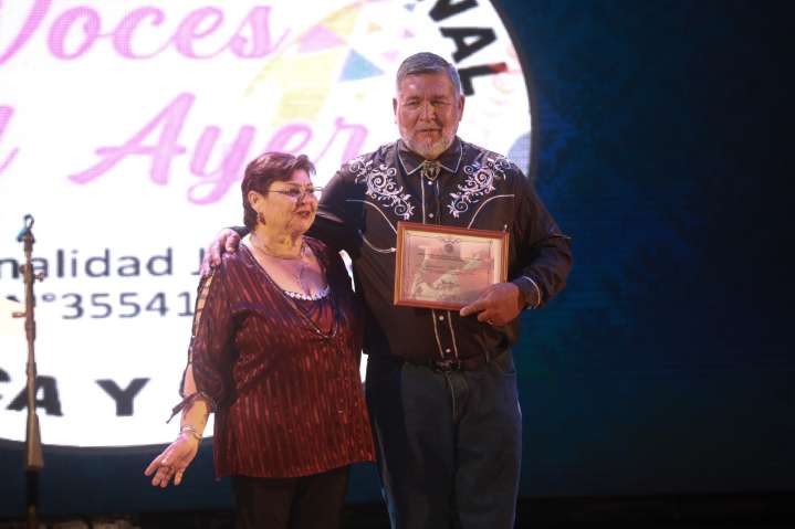 “Voces del Ayer” celebró su tercer aniversario con una emotiva gala musical en la Sala de Cámara municipal